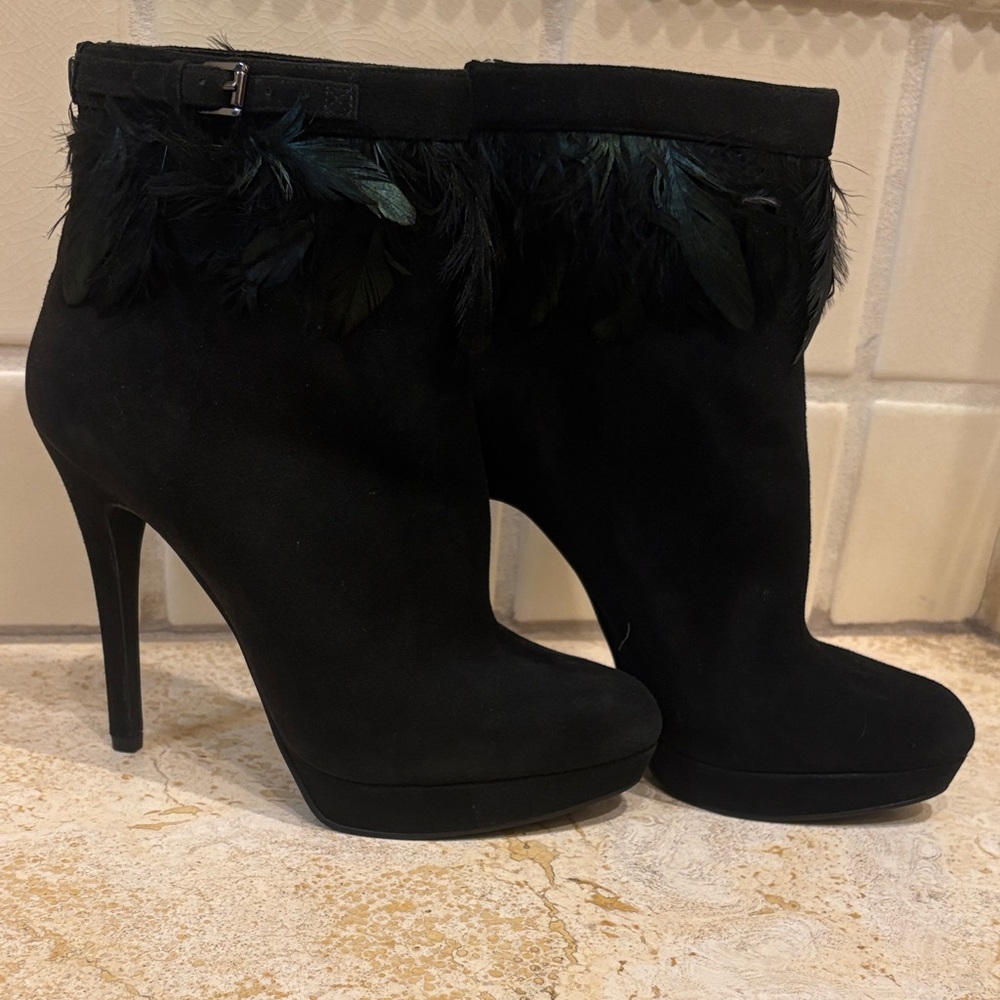 Elegant Black Suede Feathered Michael Kors MK Ankle Boots size 8.5